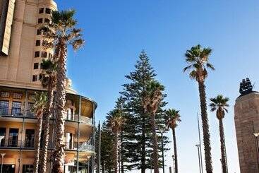 هتل Stamford Grand Adelaide