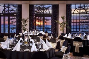 هتل Stamford Grand Adelaide