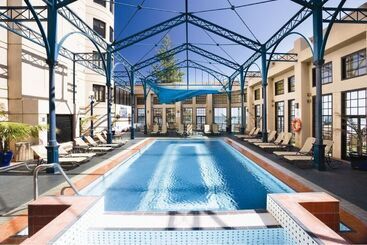هتل Stamford Grand Adelaide