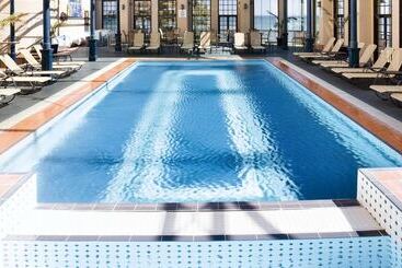 هتل Stamford Grand Adelaide