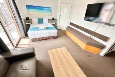 호텔 Top Of The Town Motor Inn