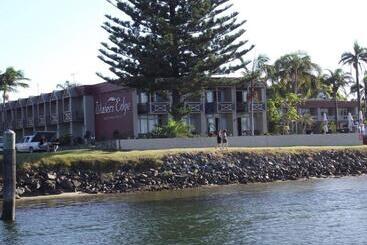هتل Comfort Resort Waters Edge
