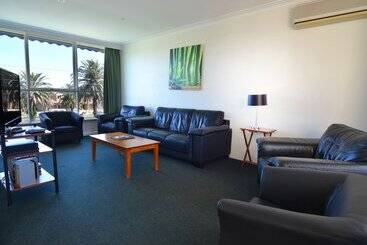 مُتل Alexander Motor Inn