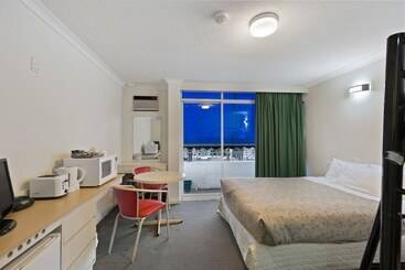 مُتل Alexander Motor Inn