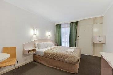 مُتل Alexander Motor Inn