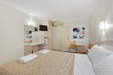 مُتل Alexander Motor Inn