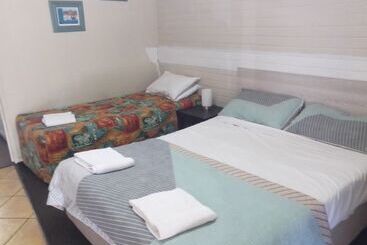 Paradise Motel