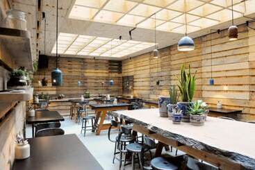 9hotel Chelton
