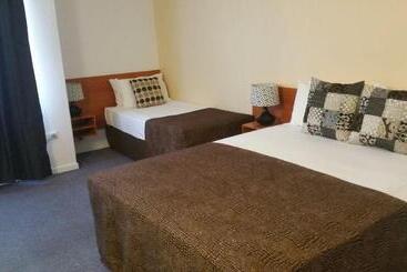 Hampton Villa Motel