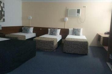 Hampton Villa Motel