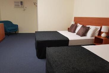 Hampton Villa Motel