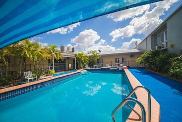 Hampton Villa Motel
