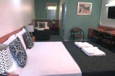 Hampton Villa Motel