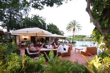 هتل Admiral's Inn and Gunpowder Suites