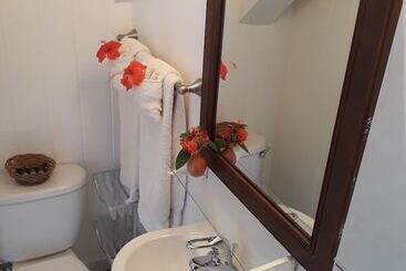 هتل Admiral's Inn and Gunpowder Suites