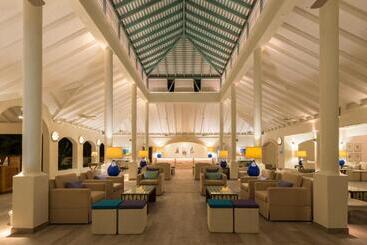 هتل Blue Waters Resort And Spa