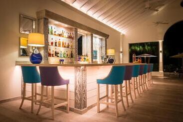 هتل Blue Waters Resort And Spa