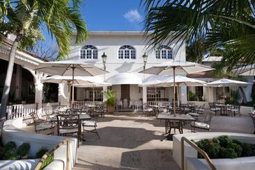 هتل Blue Waters Resort And Spa