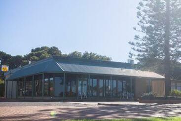 هتل Foreshore Motor Inn