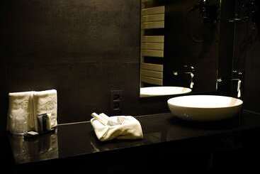 هتل Restaurant Van Der Valk Nivelles Sud