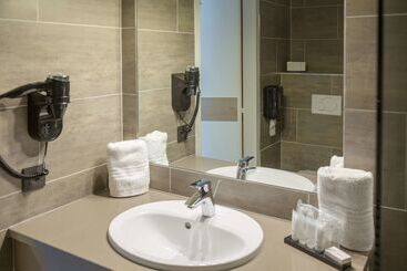 هتل Restaurant Van Der Valk Nivelles Sud