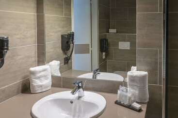 هتل Restaurant Van Der Valk Nivelles Sud