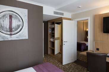 هتل Restaurant Van Der Valk Nivelles Sud