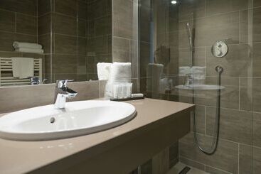 هتل Restaurant Van Der Valk Nivelles Sud