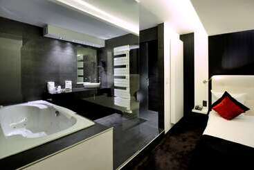 هتل Restaurant Van Der Valk Nivelles Sud