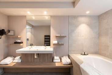هتل Restaurant Van Der Valk Nivelles Sud
