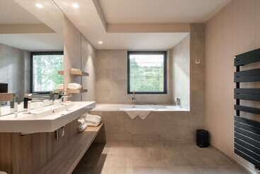 هتل Restaurant Van Der Valk Nivelles Sud