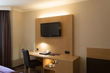 هتل Restaurant Van Der Valk Nivelles Sud