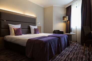 هتل Restaurant Van Der Valk Nivelles Sud