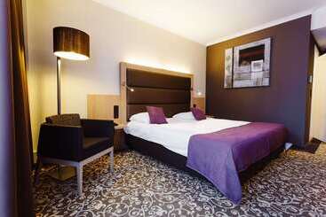 هتل Restaurant Van Der Valk Nivelles Sud