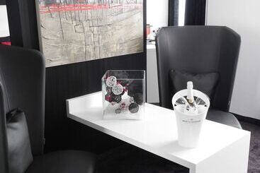 هتل Restaurant Van Der Valk Nivelles Sud
