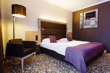 هتل Restaurant Van Der Valk Nivelles Sud