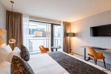هتل Restaurant Van Der Valk Nivelles Sud