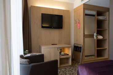 هتل Restaurant Van Der Valk Nivelles Sud