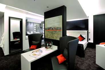 هتل Restaurant Van Der Valk Nivelles Sud