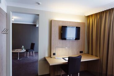 هتل Restaurant Van Der Valk Nivelles Sud