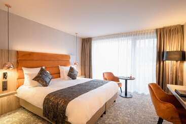 هتل Restaurant Van Der Valk Nivelles Sud