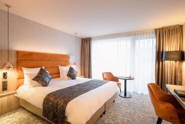 هتل Restaurant Van Der Valk Nivelles Sud