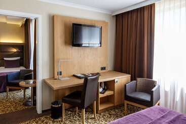 هتل Restaurant Van Der Valk Nivelles Sud