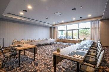 هتل Restaurant Van Der Valk Nivelles Sud