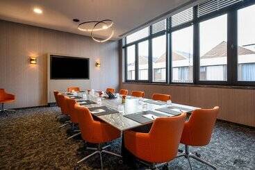 هتل Restaurant Van Der Valk Nivelles Sud