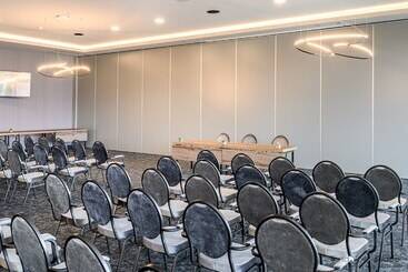 هتل Restaurant Van Der Valk Nivelles Sud