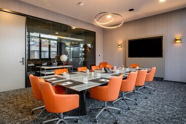 هتل Restaurant Van Der Valk Nivelles Sud