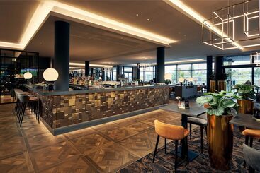 هتل Restaurant Van Der Valk Nivelles Sud