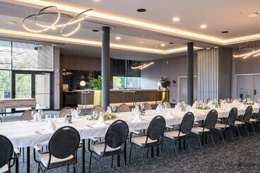 هتل Restaurant Van Der Valk Nivelles Sud