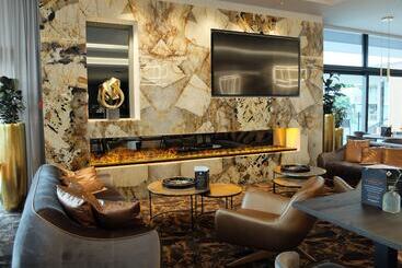 هتل Restaurant Van Der Valk Nivelles Sud